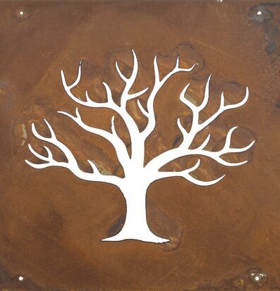 Bild av dekorativ rostig trädskylt för hem och trädgård