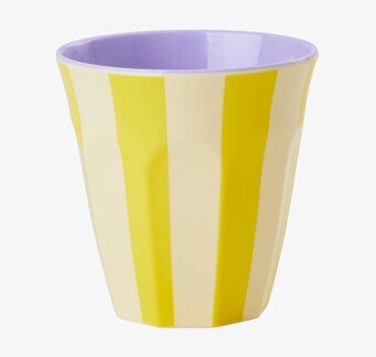 Foto av mugg med gula ränder och lila insida