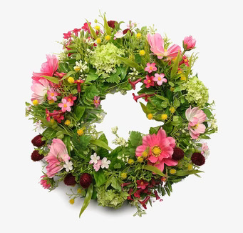 Bild av en detaljrik blomsterkrans i rosa nyanser