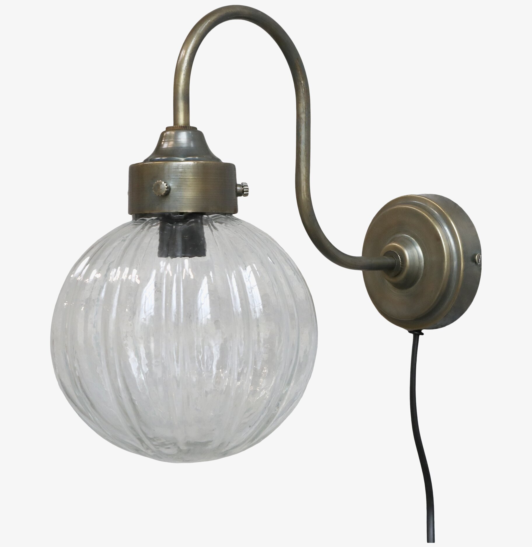 Vägglampa Antik Mässing från Chic Antique med glaskupa