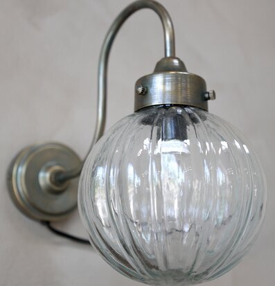 Bild av elegant vägglampa i antik mässingdesign