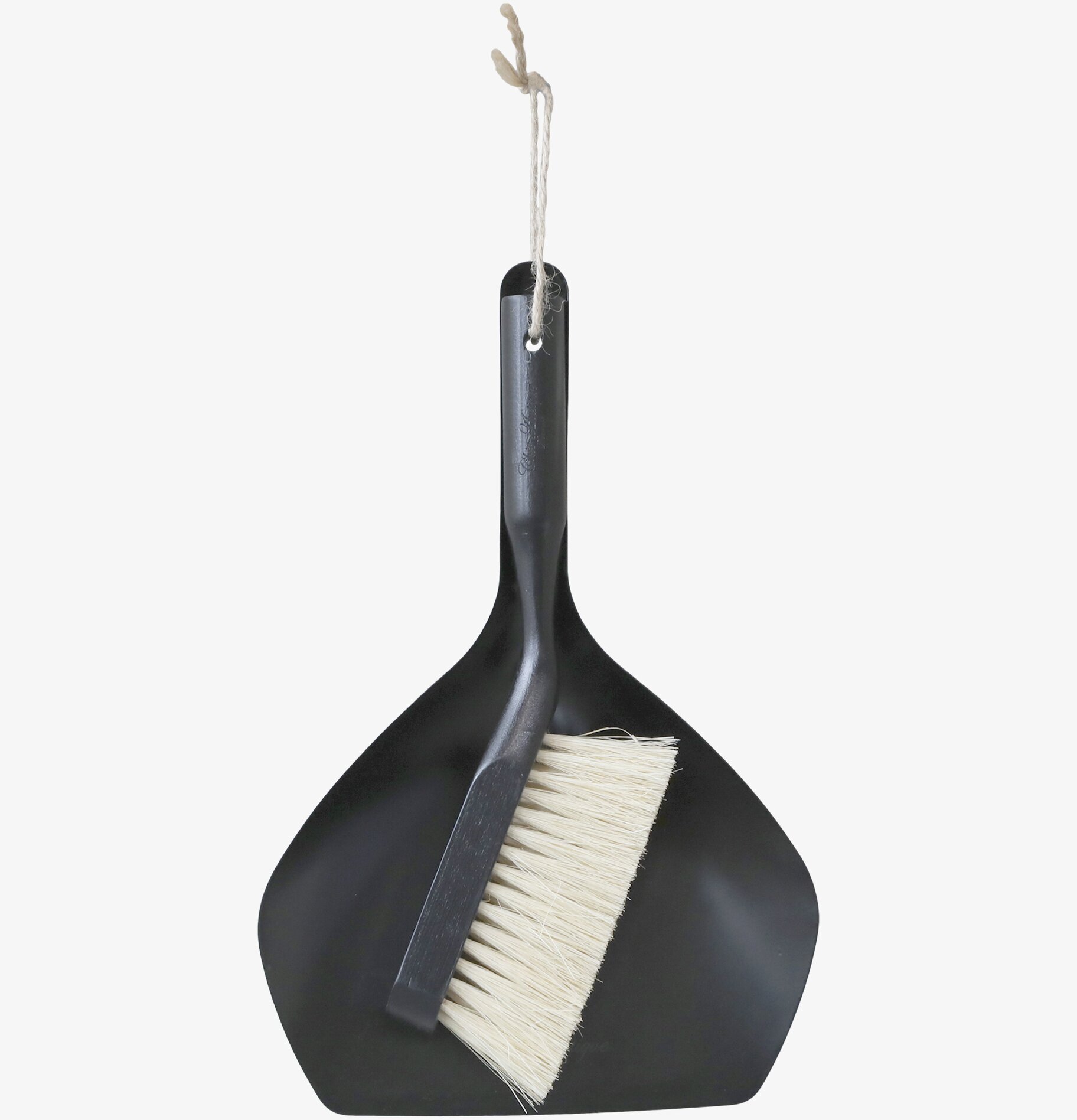 Sopskyffel Svart Inkl Borste från Chic Antique på vit bakgrund