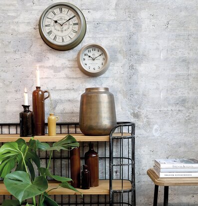 Bild av industriell inredning med vintage och naturinslag