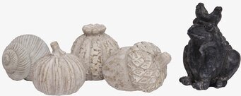 Foto av detaljerade trädgårdsdekorationer i harmoni