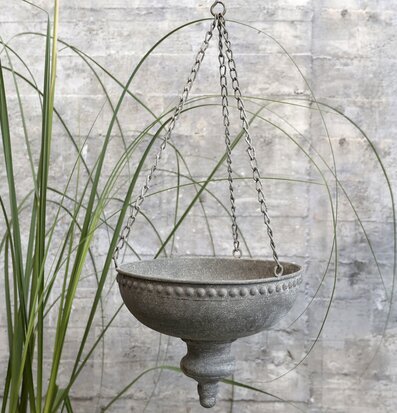 Bild av rustik ampel i antik zink med kedjor