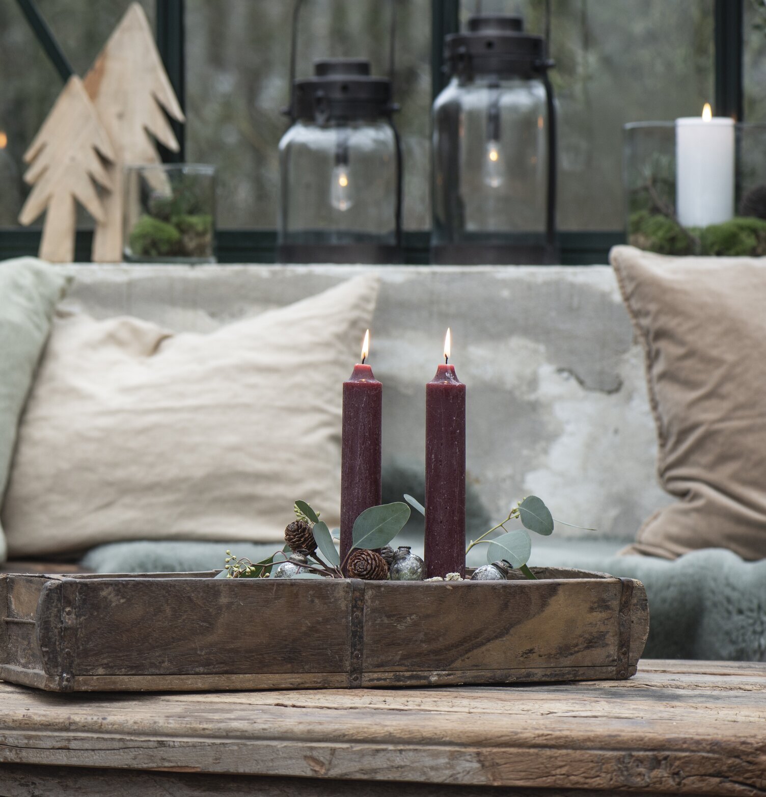 Rustikljus Bordeaux Ø 3,8 cm från IB Laursen i trähållare