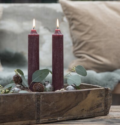 Bild av rustik heminredning med ljus och dekorationer