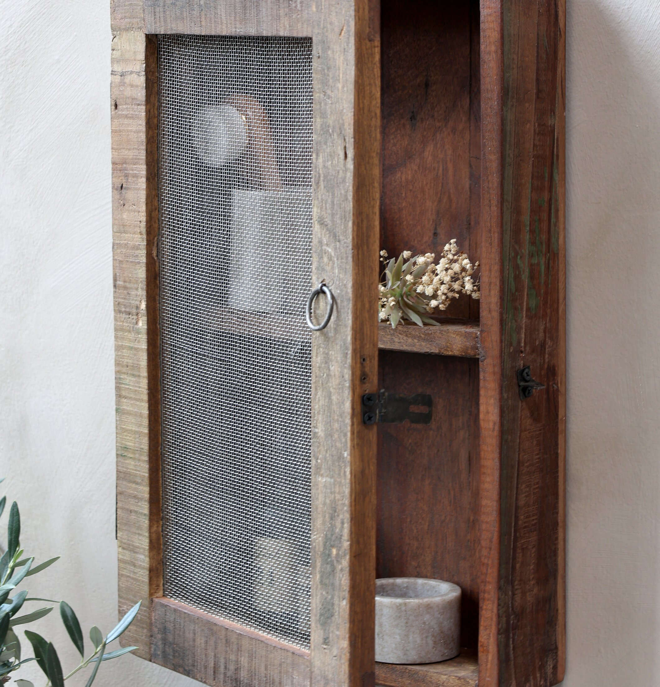 Väggskåp Grimaud från Chic Antique i återvunnet trä