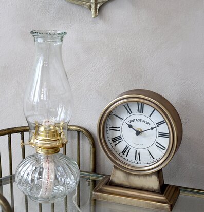 Bild av klassisk och modern inredningssammansättning