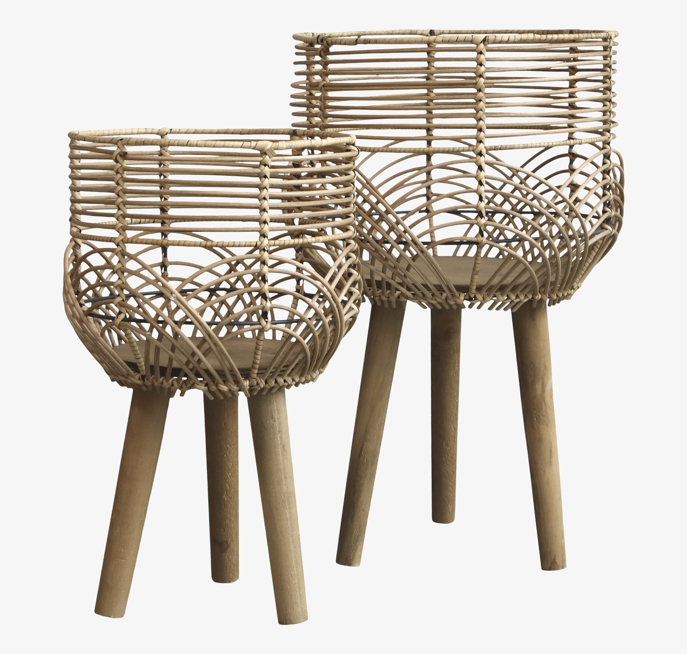 Bild av vackert designade flätade rottingkrukor