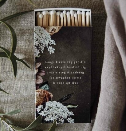 Tändsticksask Skyddsängel - Majas Cottage på ljusbrun textil