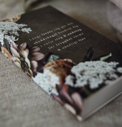 Bild av tändsticksask med naturlig och elegant design