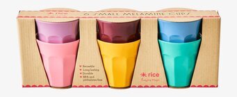 Bild av färgglada, hållbara melaminmuggar i sexpack