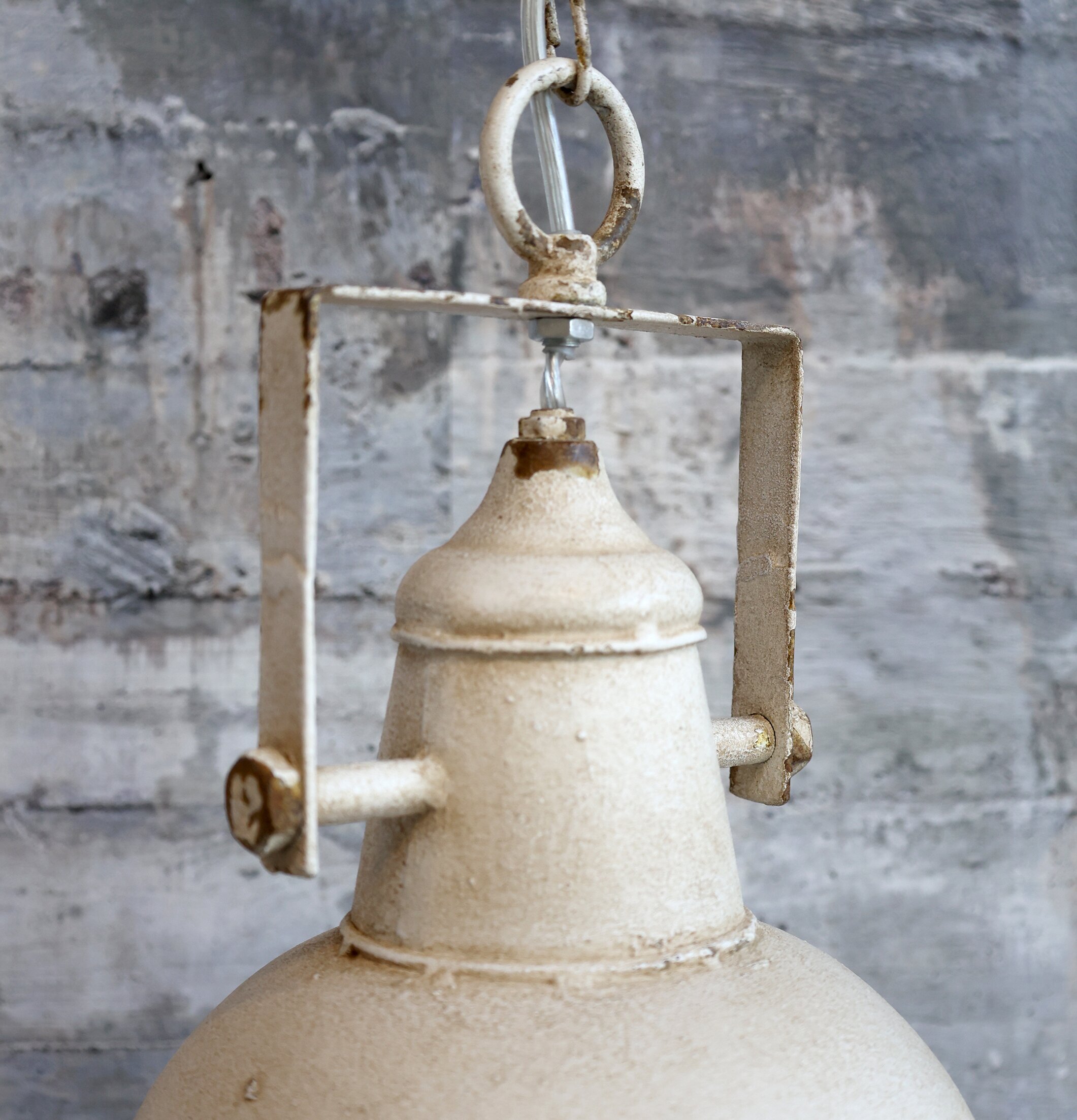 Taklampa Factory Antik Creme L från Chic Antique