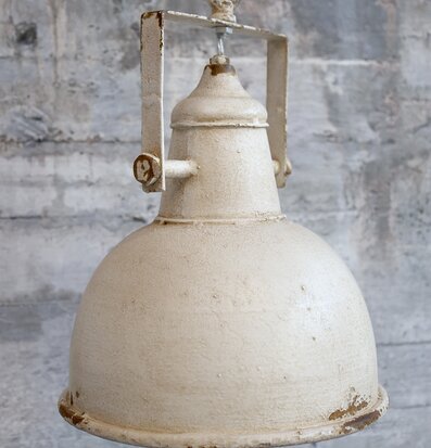 Bild av antik taklampa med industriell design
