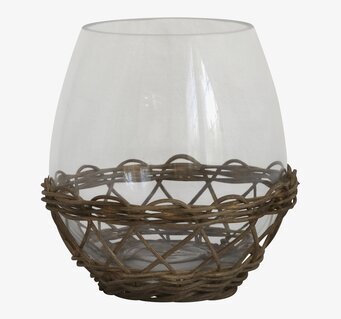 Bild av elegant ljuslykta med rottingdetaljer