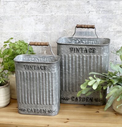 Bild av zinkbehållare med rustik och industriell känsla