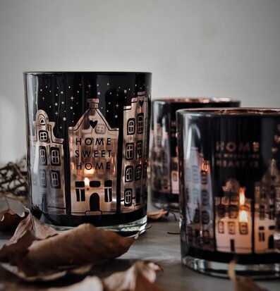 Bild av stämningsfull ljuslykta med hemtrevlig atmosfär