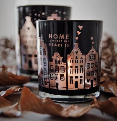 Bild av ljuslykta med varm och inbjudande atmosfär