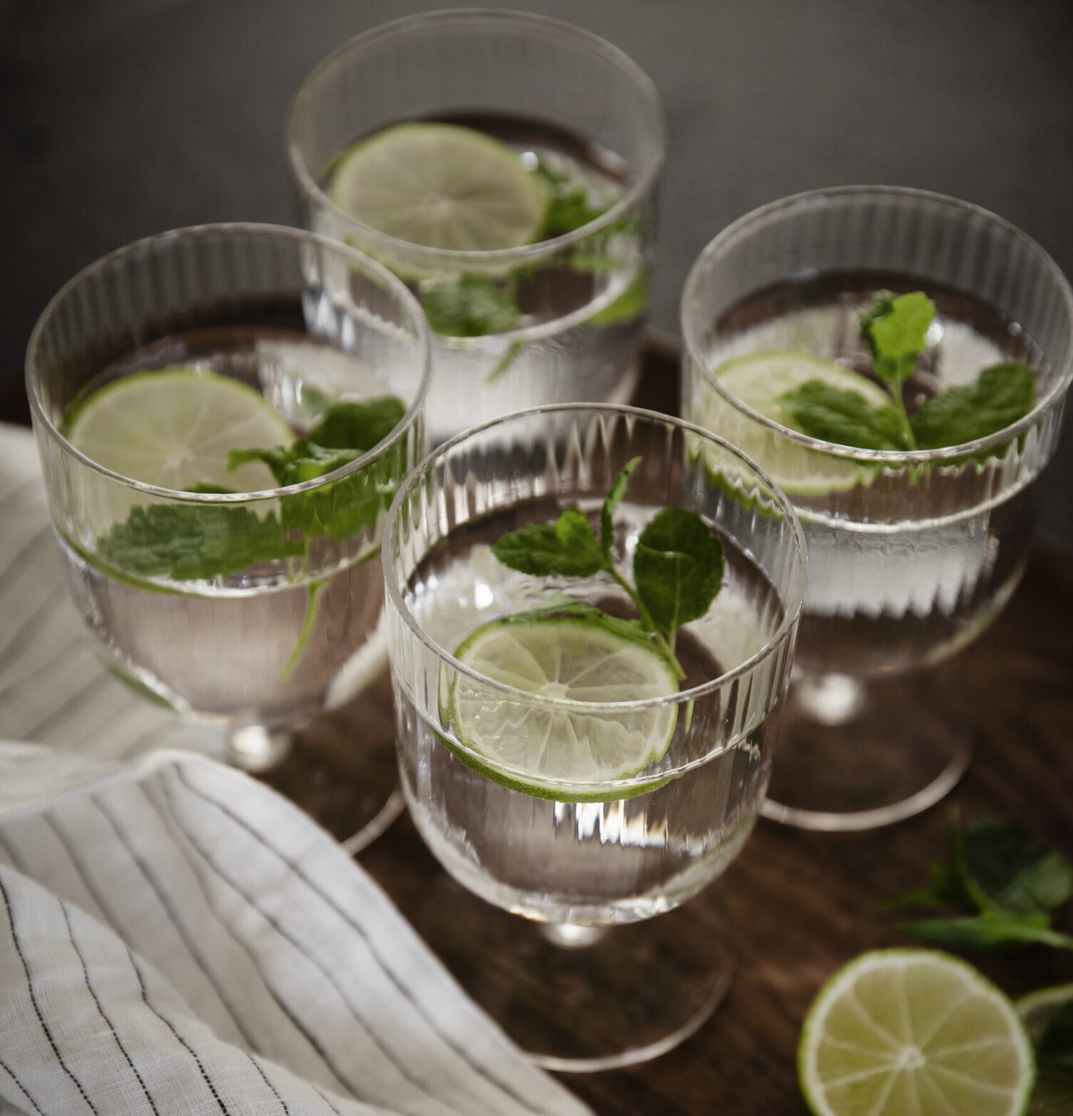 Dricksglas På Fot 4-Pack - Ernst, med lime och mynta