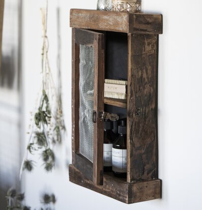 Foto av charmigt väggskåp med rustik och unik design