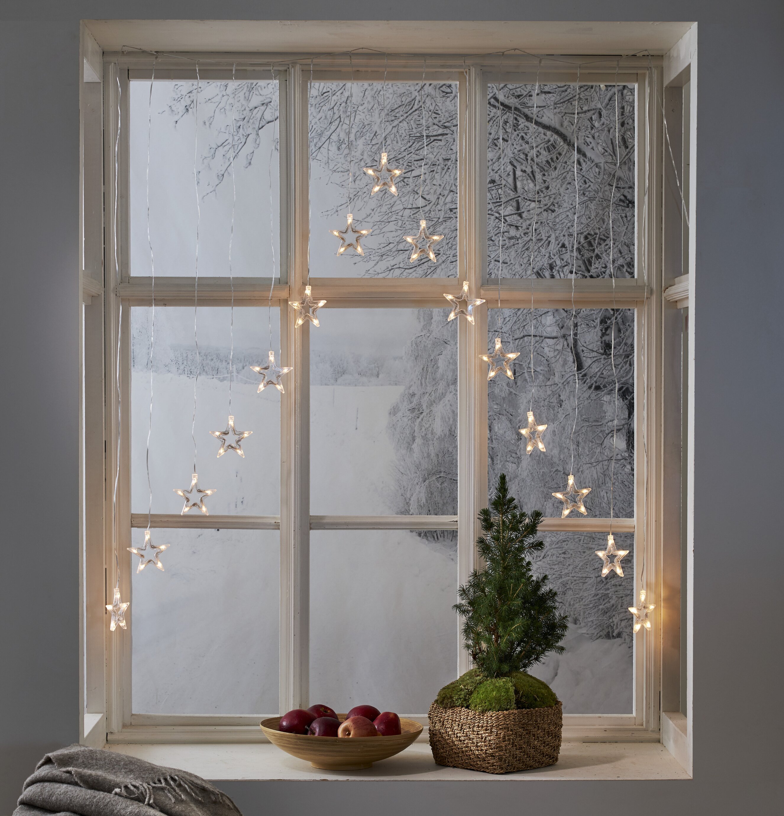 Ljusgardin Decystar från Star Trading i vinterfönster
