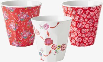 Bild av tre färgstarka muggar med blomstermotiv