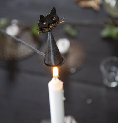 Bild av unik ljussläckare i form av kattansikte