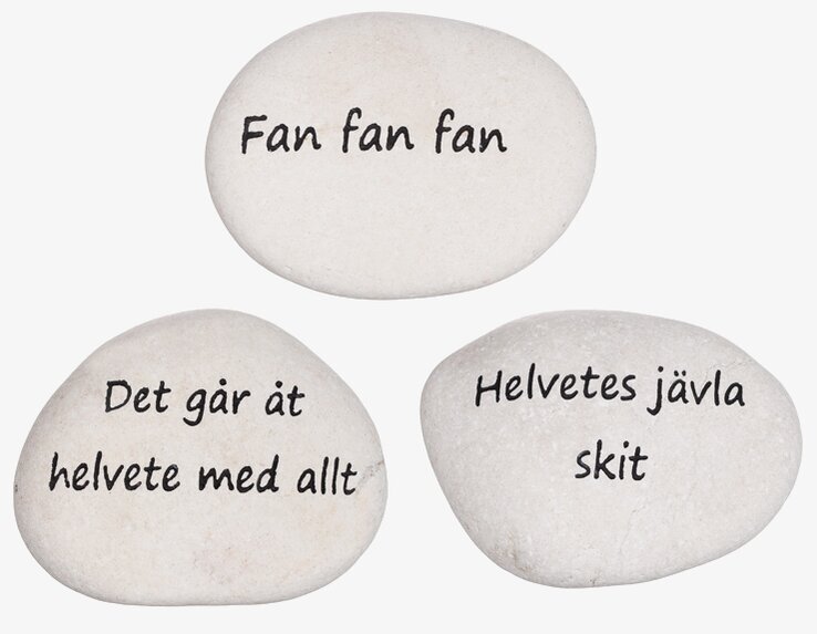 Vit Sten Graverad från Different Design med humoristisk text