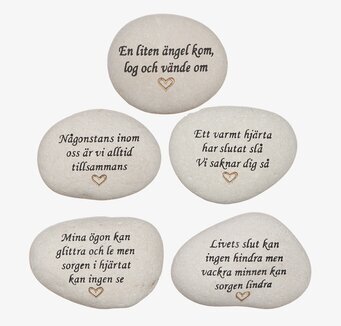 Bild av fem stenar med inskriptioner och poetiska texter