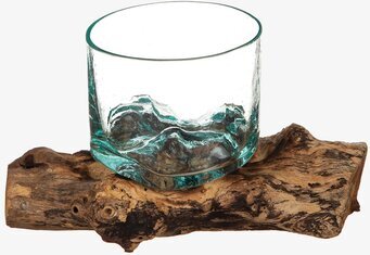 Bild av en unik glasskål med trädrot och naturkänsla
