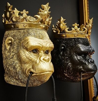 Bild av eleganta vägglampor med kungligt motiv