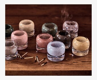 Bild av ljuskoppar i harmoniska färger och texturer