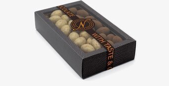 Bild av elegant förpackning med smakfulla mandlar