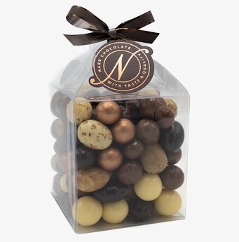 Foto av elegant chokladförpackning med rosett