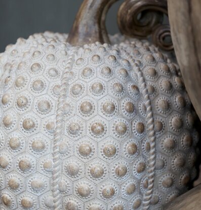 Bild av dekorativ pumpa med geometriskt mönster