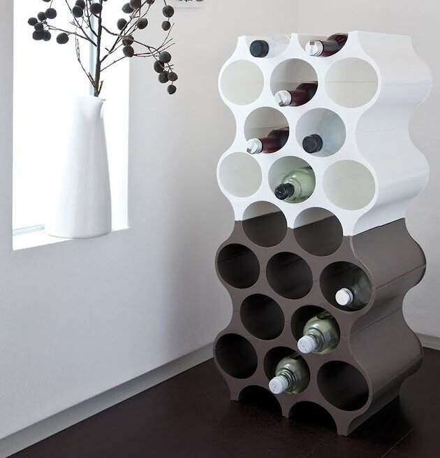 Set-up Vinställ Vit från Koziol i ett modernt, ljust rum