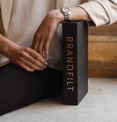 Foto av elegant och funktionell produkt i stilren miljö