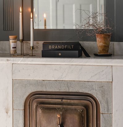 Bild av sofistikerad hemmamiljö med stil och trygghet