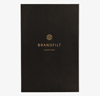 Bild av stilren brandfiltförpackning i svart och guld