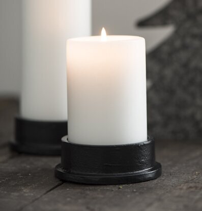 Bild på stilren ljusstake för blockljus i hemmet