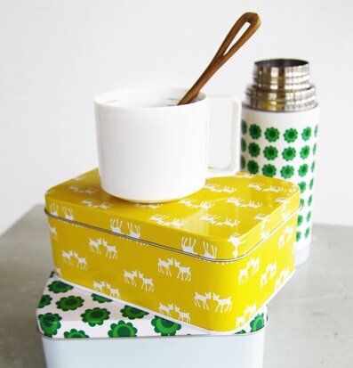 Bild av harmonisk komposition med vardagsföremål