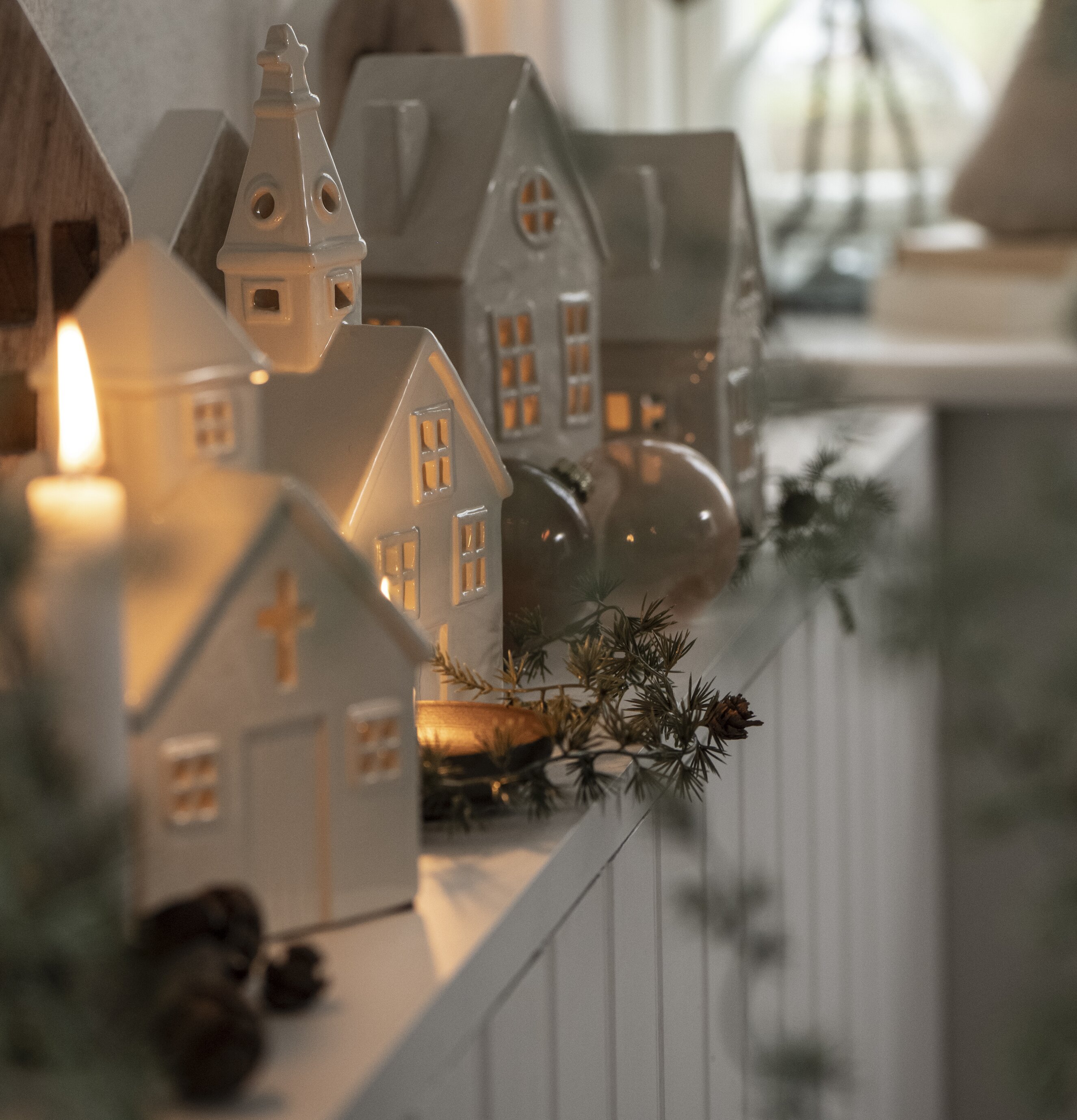 Ljuslykta Hus Välvda Fönster Creme från IB Laursen på hylla