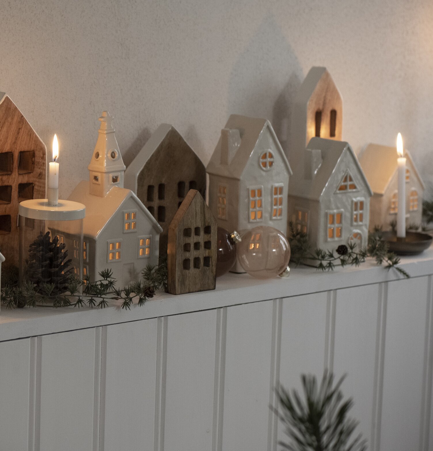 Ljuslykta Hus Välvd Dörr Creme från IB Laursen i keramik