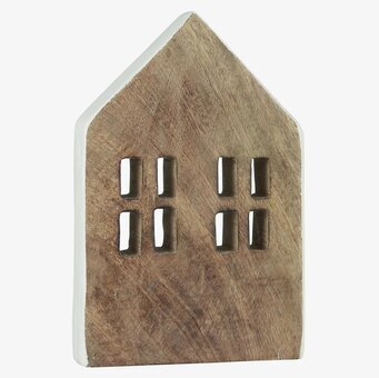 Bild av rustikt trähus med åtta fönster och snedtak