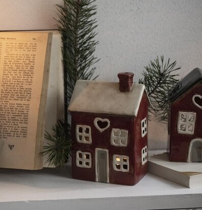 Bild av mysigt och traditionellt vinterarrangemang