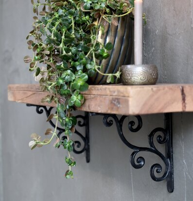 Foto av elegant rustik hyllkonsol med dekorativa inslag