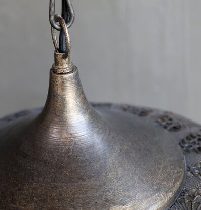 Foto av antik brons taklampa med elegant design