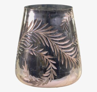 Foto av stor antik ljuslykta med mönster och charm