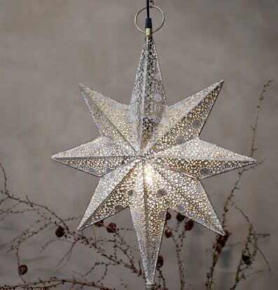 Bild av en elegant lampa med antik mässingsfinish